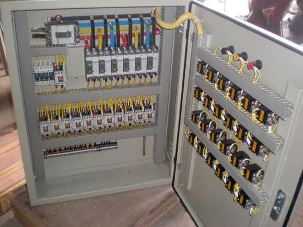Tủ điện công nghiệp là thiết bị vô cùng quan trọng trong các khu công nghiệp