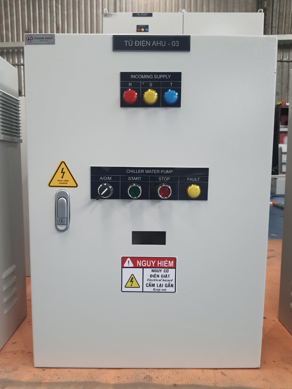 Tủ điện điều khiển không khí AHU do Hoàng Phát sản xuất có chất lượng vượt bật cùng giá thành cạnh tranh nhất 