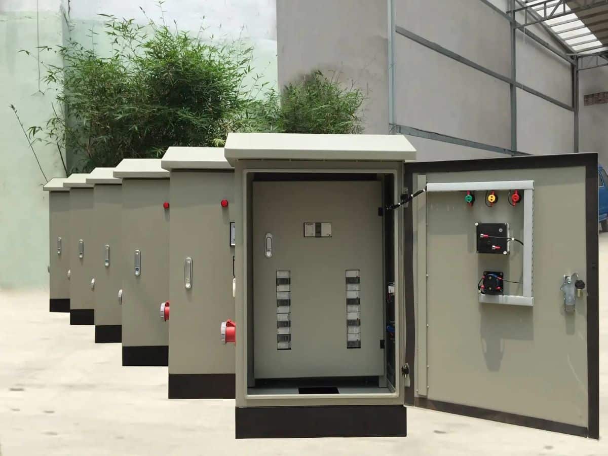 Vỏ tủ điện công nghiệp làm bằng vật liệu gì?