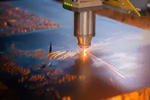 Cắt laser có thể thực hiện ở nhiều loại kim loại khác nhau như inox, sắt, thép...