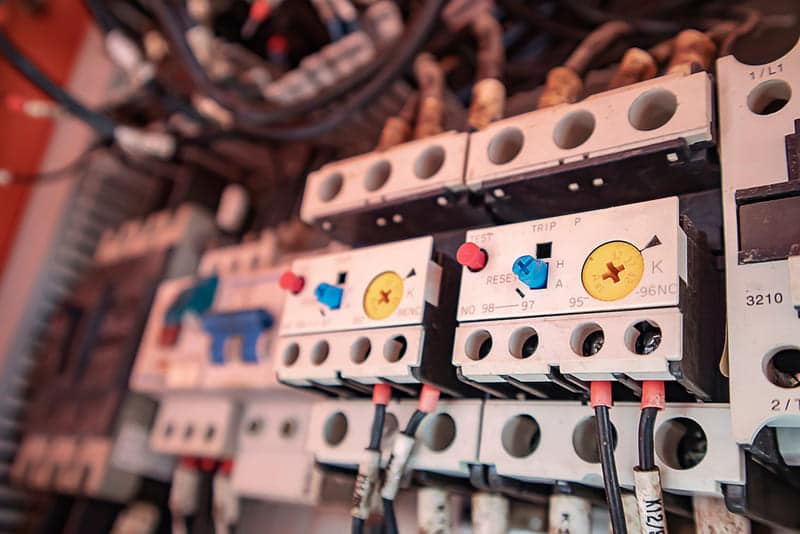 Rơ le điện từ là gì? Nguyên lý, cấu tạo và phân loại chi tiết 11 Tiêu chí lựa chọn rơ le điện từ chất lượng cho hệ thống điện ổn định