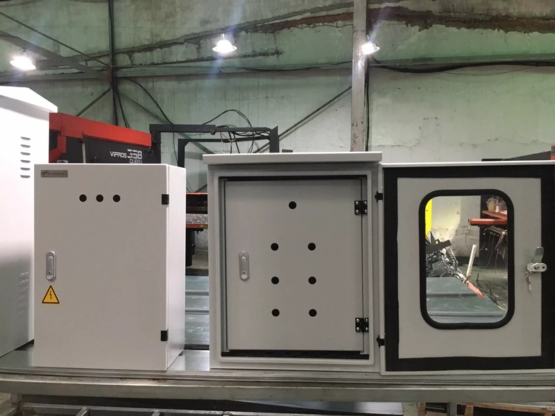 Quy trình sản xuất tủ điện chi tiết chuẩn kỹ thuật 2026 7 Gia công cơ khí tủ điện công nghiệp hiện đại trong quy trình sản xuất tủ điện