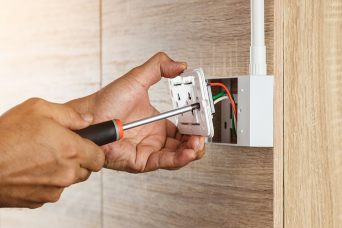 Cách xử lý ổ cắm điện bị lỏng an toàn và hiệu quả nhất