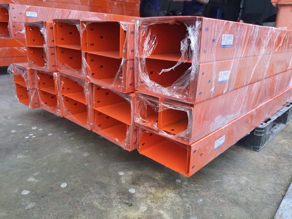 Tole là gì? Phân biệt 6 loại tôn và ứng dụng thực tế 11 Máng cáp sơn tĩnh điện màu tại Hoàng Phát