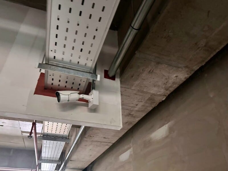 Ứng dụng thực tế của thang cáp có nắp trong công trình điện 7 Ưu điểm thang cáp có nắp trong công trình